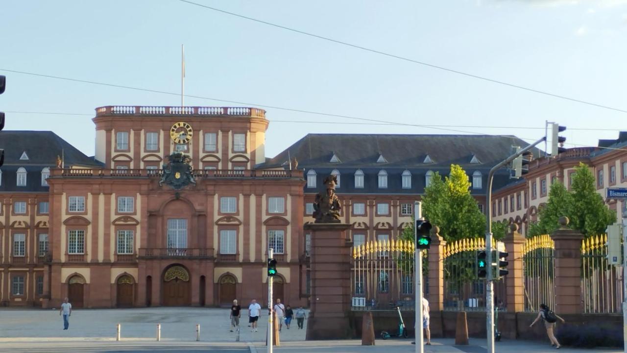 Denkmalschutz Stadthaus Zimmer 1 Im Mannheim Quadrat Bagian luar foto